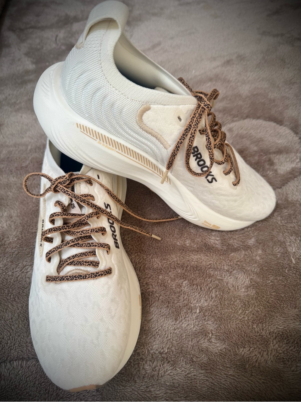 Brooks White & Tan Women's Running Sneakers - Picture 9 of 10